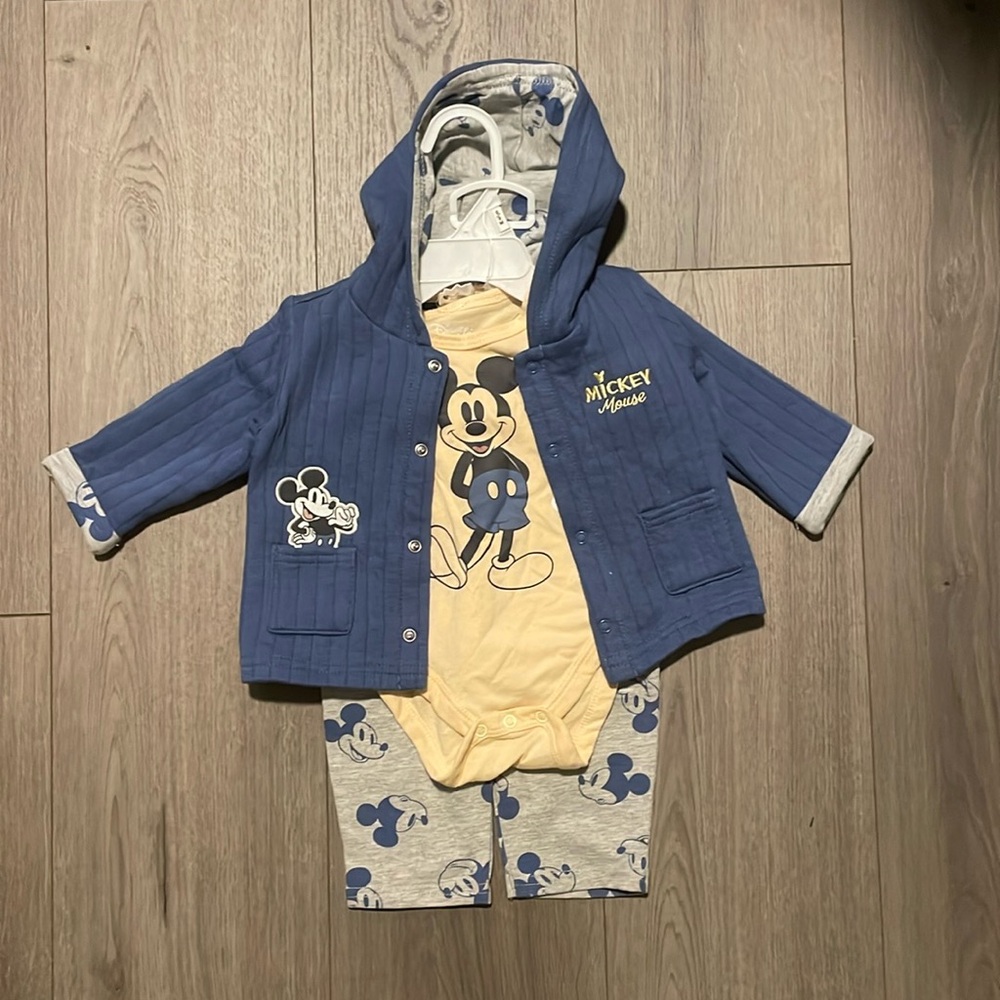 Disney baby 3-piece outfit 6-9 months